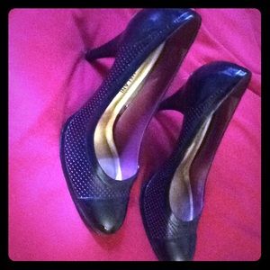 Antonio Melani closed toed pumps